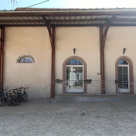 Chambre D'Hotes Le Domaine Des Hirondelles Champcenest Dış mekan fotoğraf