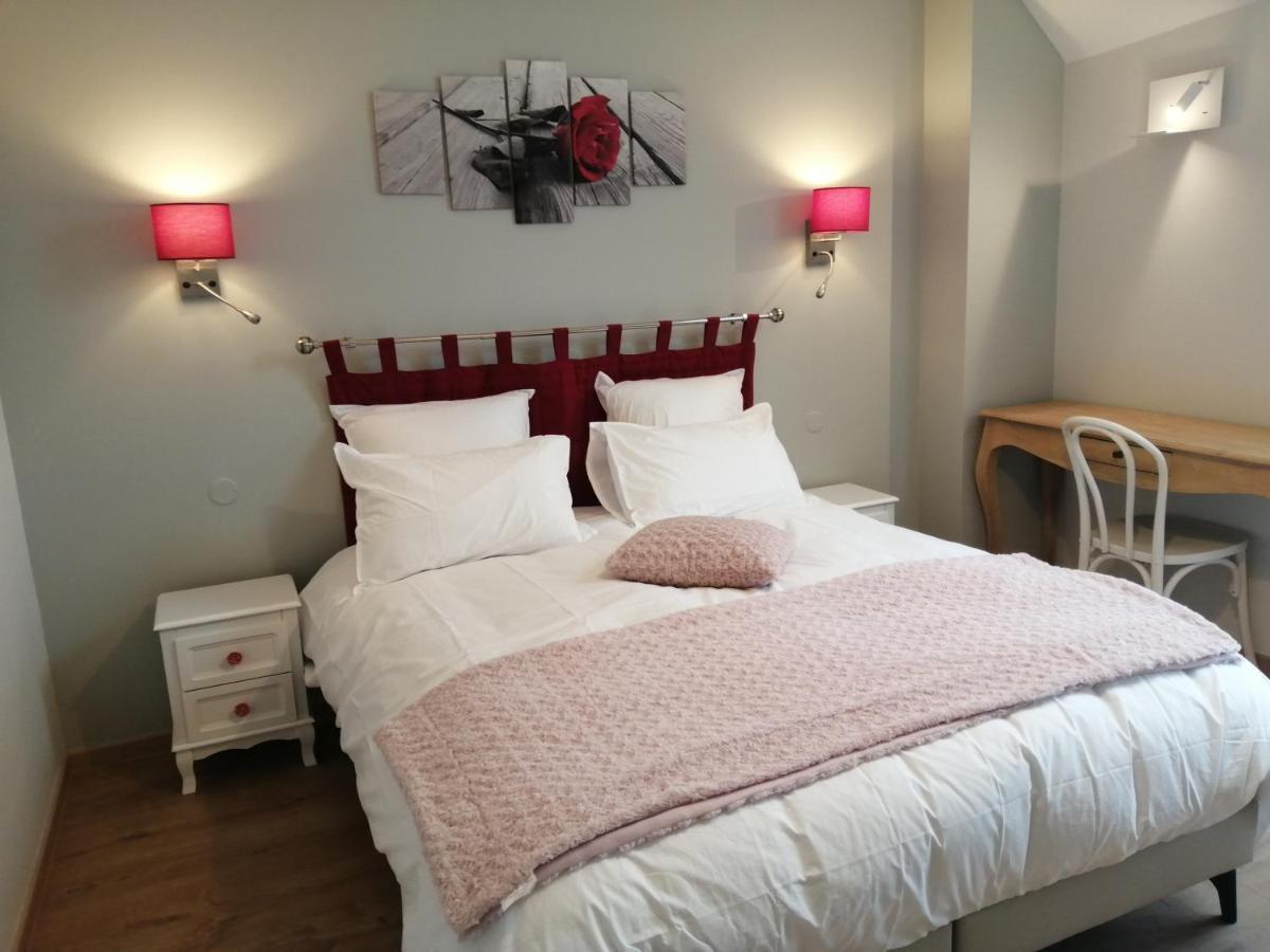 Chambre D'Hotes Le Domaine Des Hirondelles Champcenest Dış mekan fotoğraf