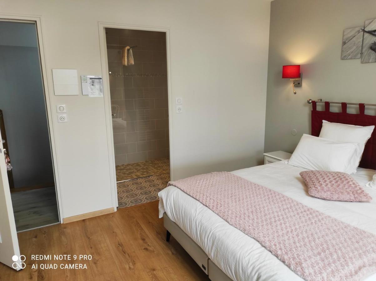 Chambre D'Hotes Le Domaine Des Hirondelles Champcenest Dış mekan fotoğraf