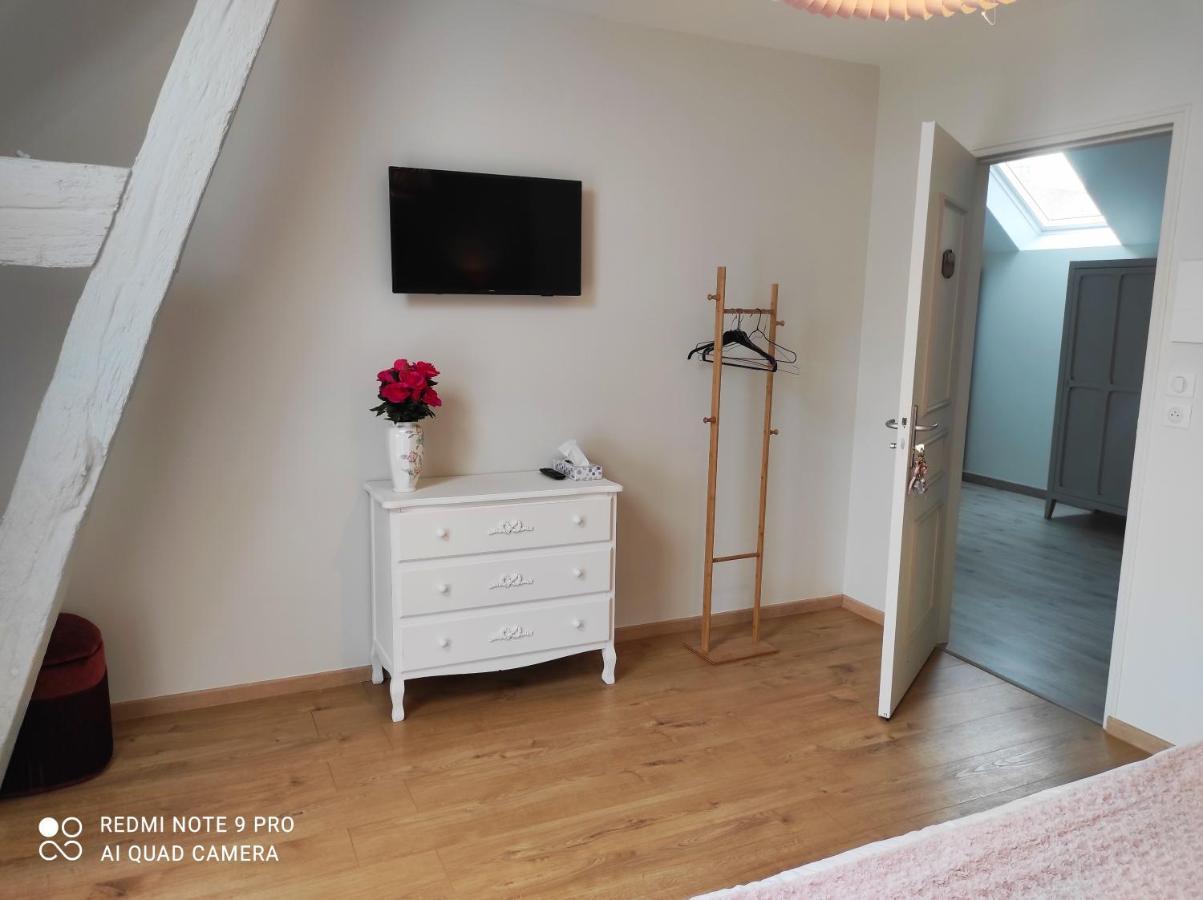 Chambre D'Hotes Le Domaine Des Hirondelles Champcenest Dış mekan fotoğraf