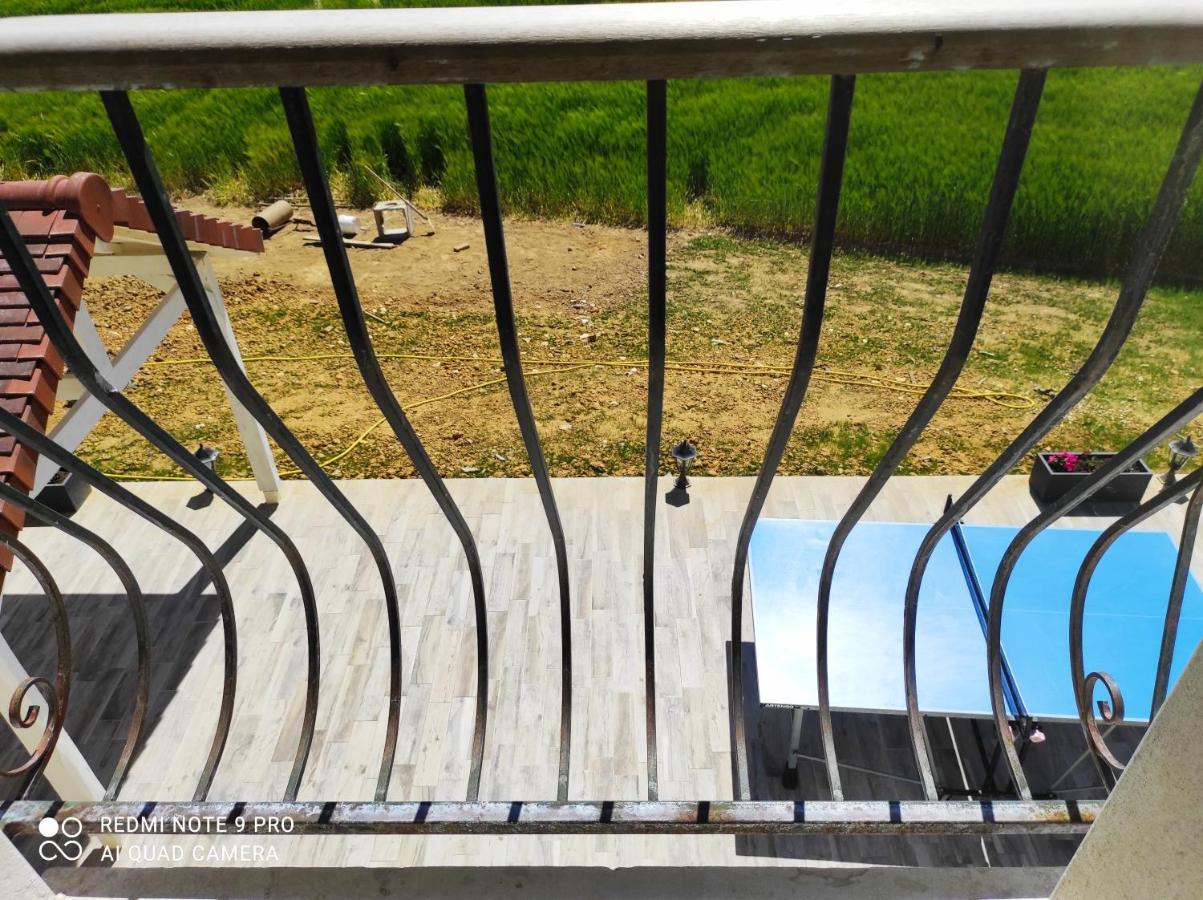 Chambre D'Hotes Le Domaine Des Hirondelles Champcenest Dış mekan fotoğraf