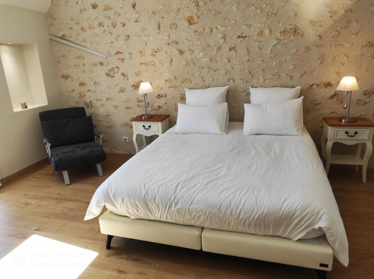 Chambre D'Hotes Le Domaine Des Hirondelles Champcenest Dış mekan fotoğraf