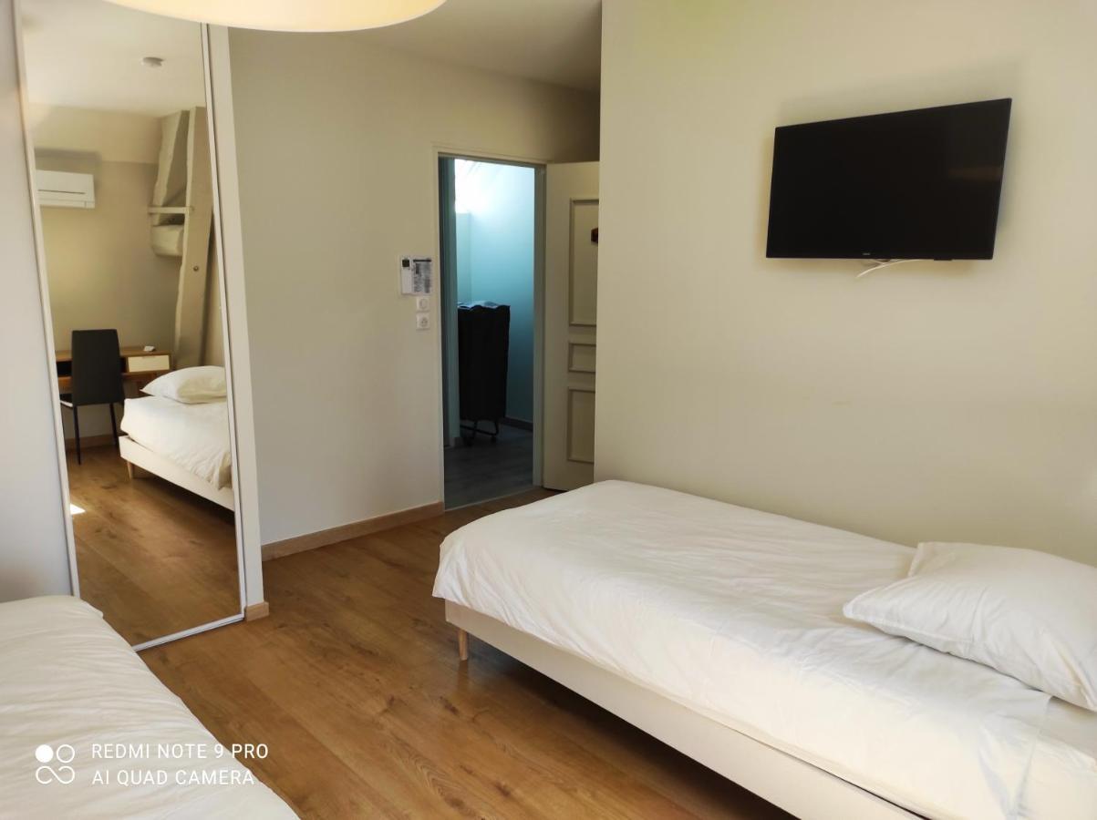 Chambre D'Hotes Le Domaine Des Hirondelles Champcenest Dış mekan fotoğraf