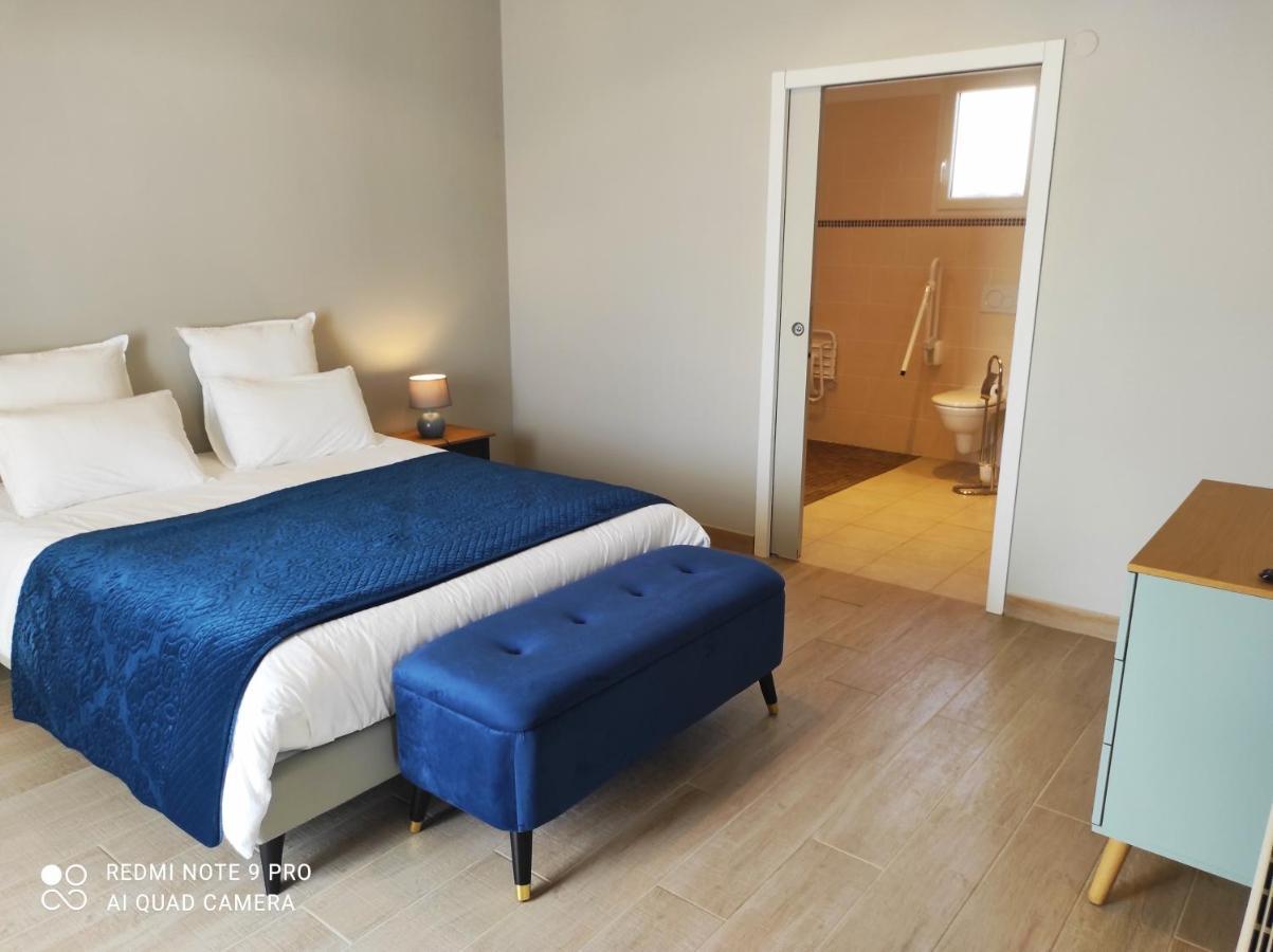Chambre D'Hotes Le Domaine Des Hirondelles Champcenest Dış mekan fotoğraf