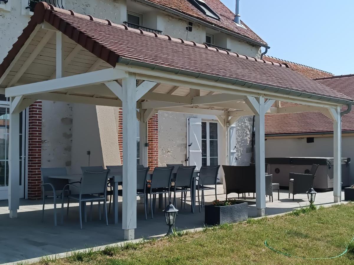 Chambre D'Hotes Le Domaine Des Hirondelles Champcenest Dış mekan fotoğraf
