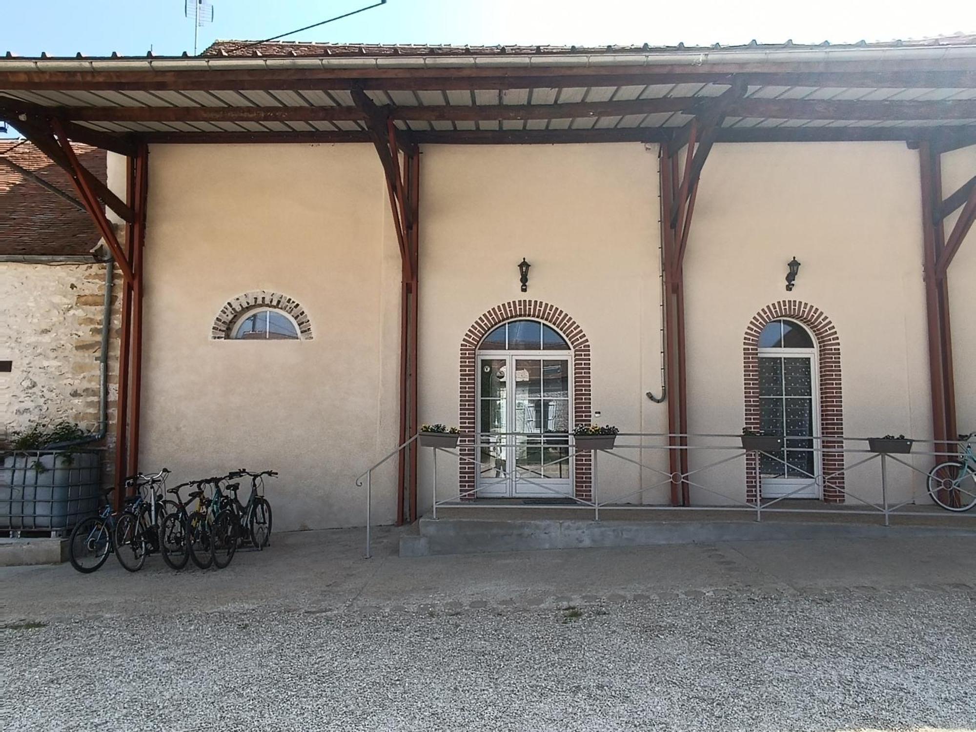 Chambre D'Hotes Le Domaine Des Hirondelles Champcenest Dış mekan fotoğraf
