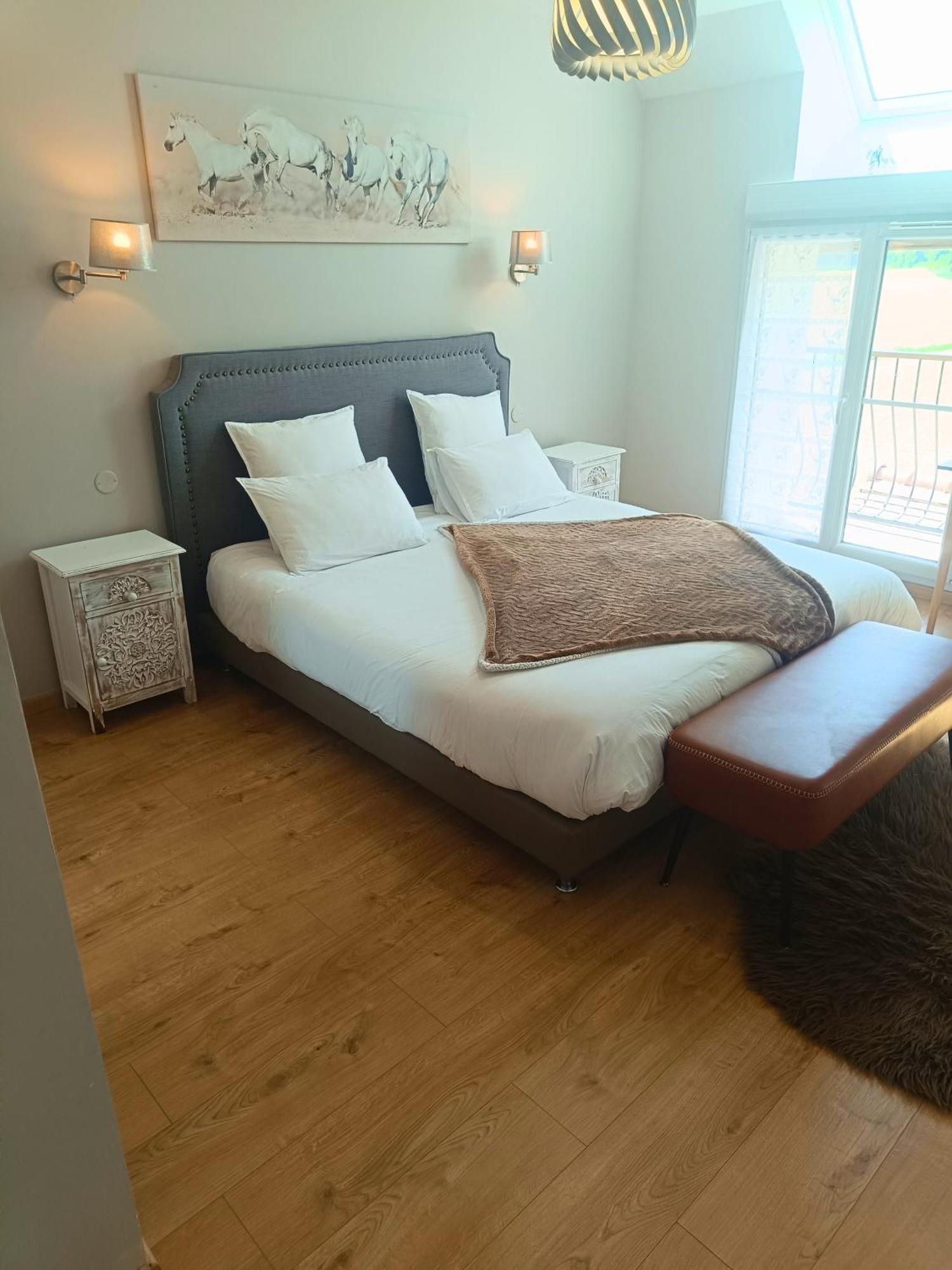 Chambre D'Hotes Le Domaine Des Hirondelles Champcenest Dış mekan fotoğraf