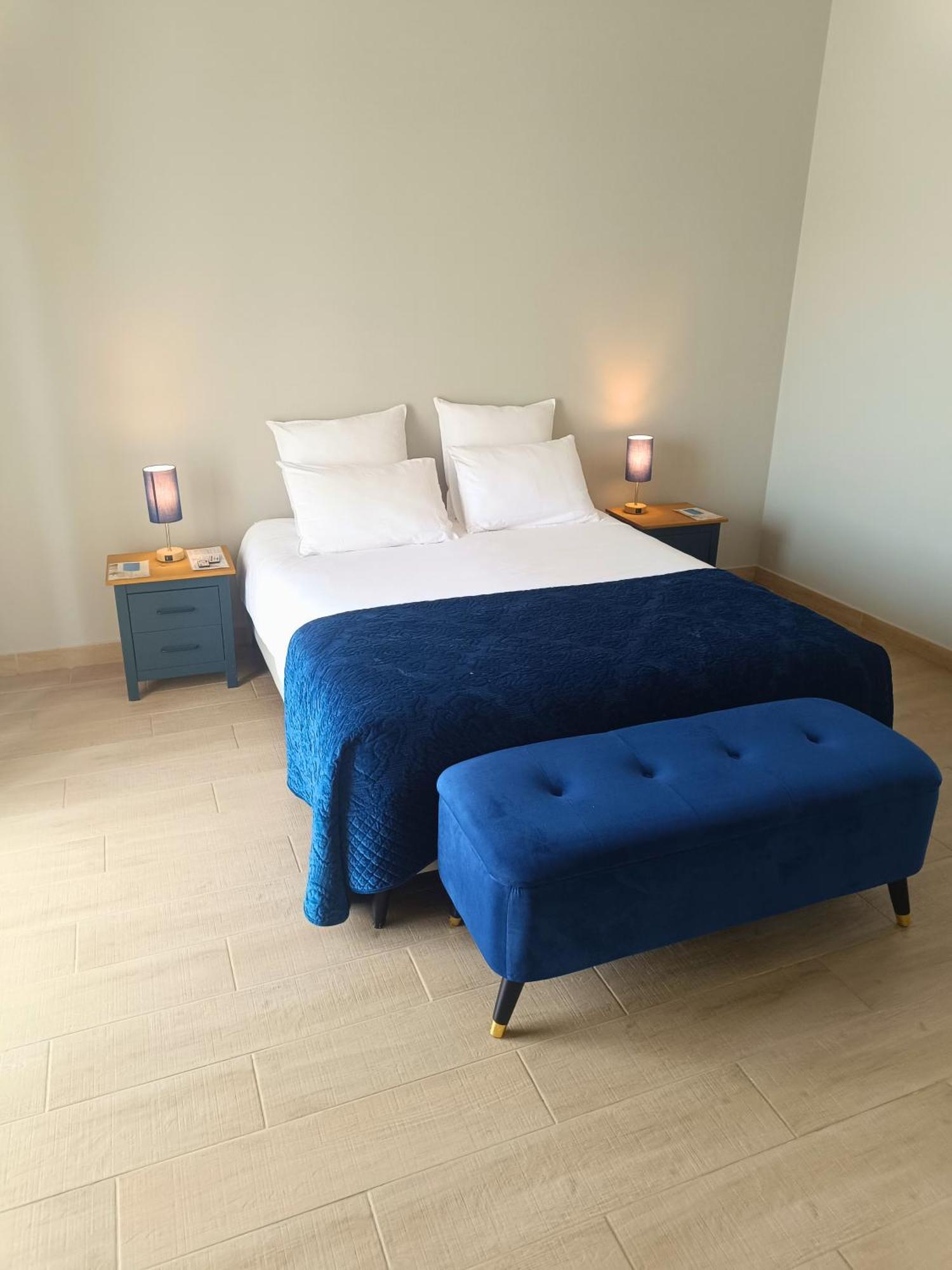 Chambre D'Hotes Le Domaine Des Hirondelles Champcenest Dış mekan fotoğraf