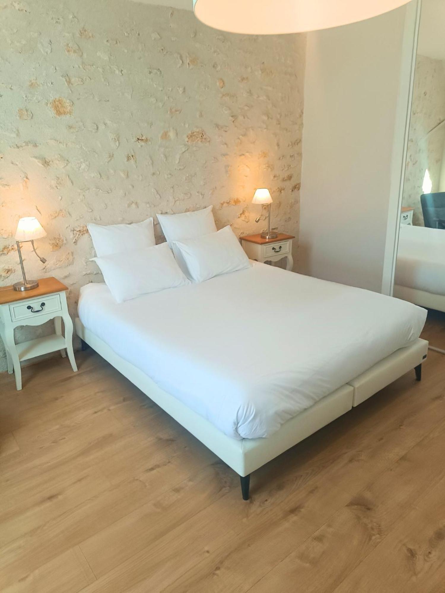 Chambre D'Hotes Le Domaine Des Hirondelles Champcenest Dış mekan fotoğraf