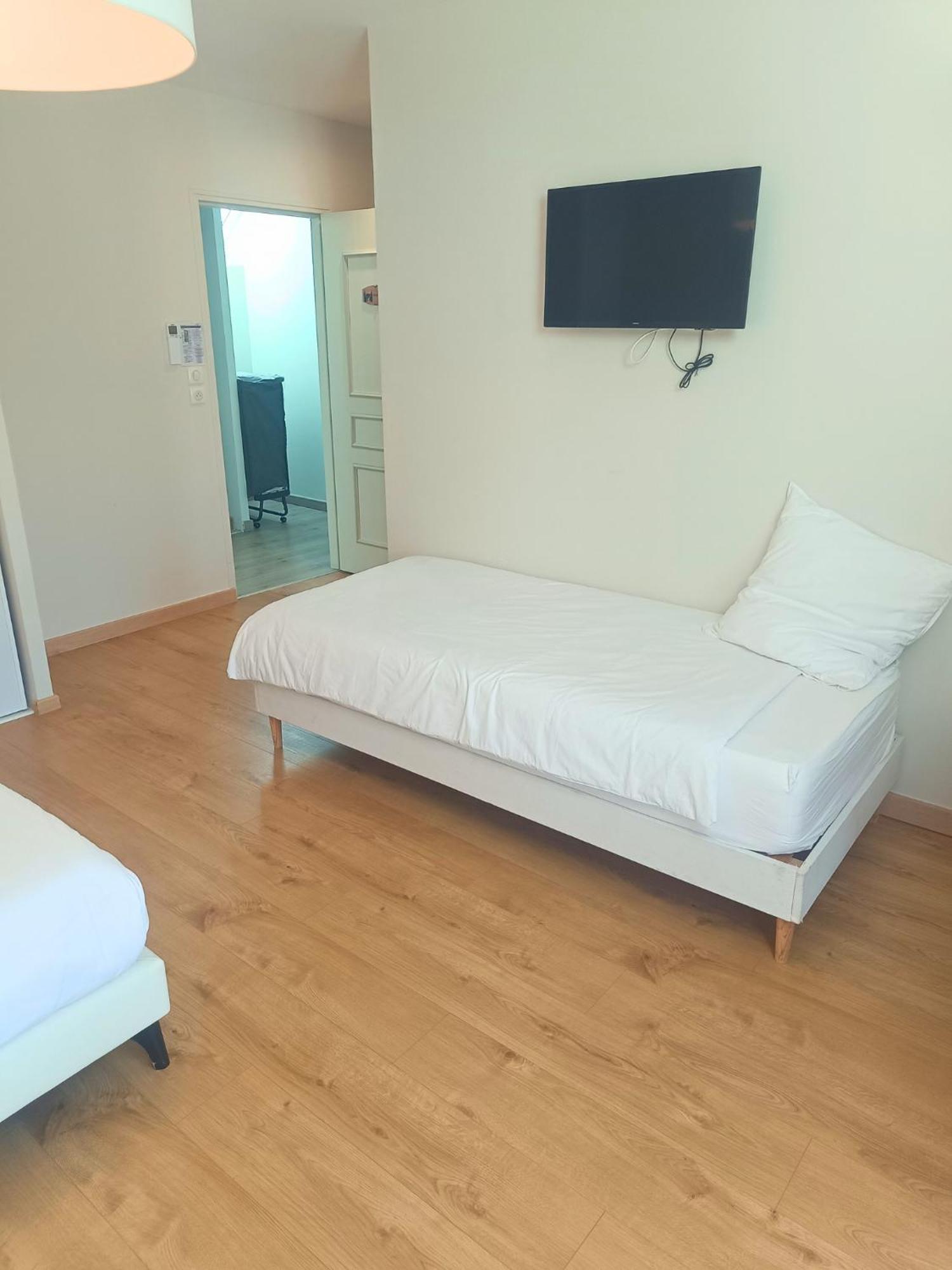 Chambre D'Hotes Le Domaine Des Hirondelles Champcenest Dış mekan fotoğraf