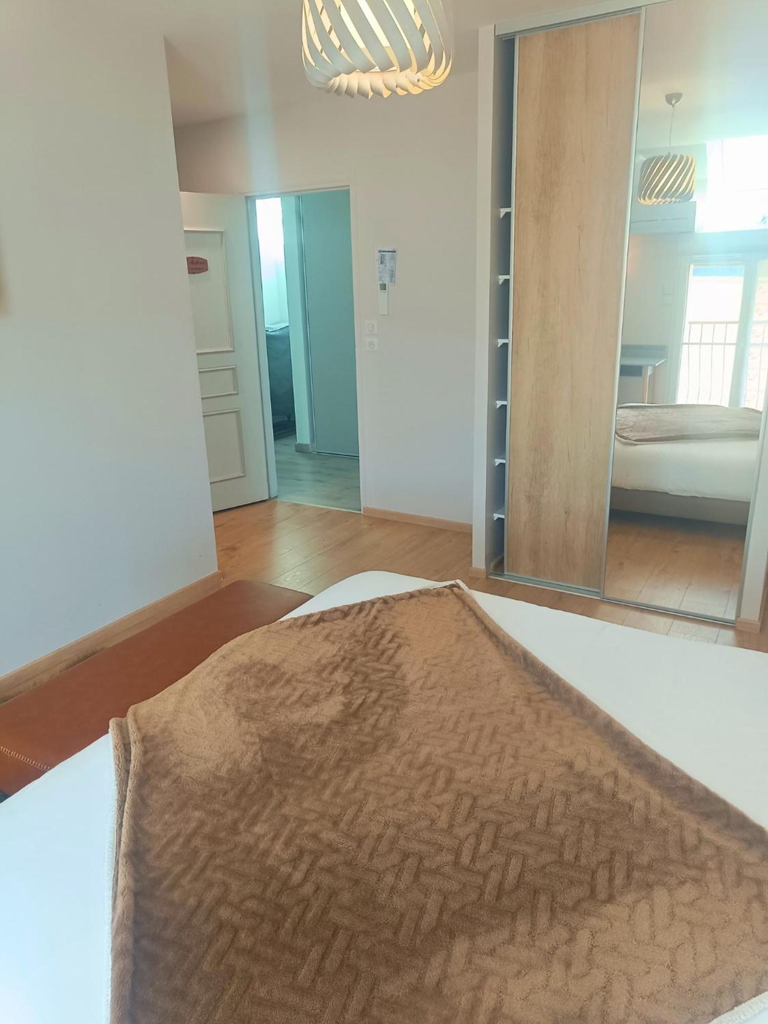 Chambre D'Hotes Le Domaine Des Hirondelles Champcenest Dış mekan fotoğraf