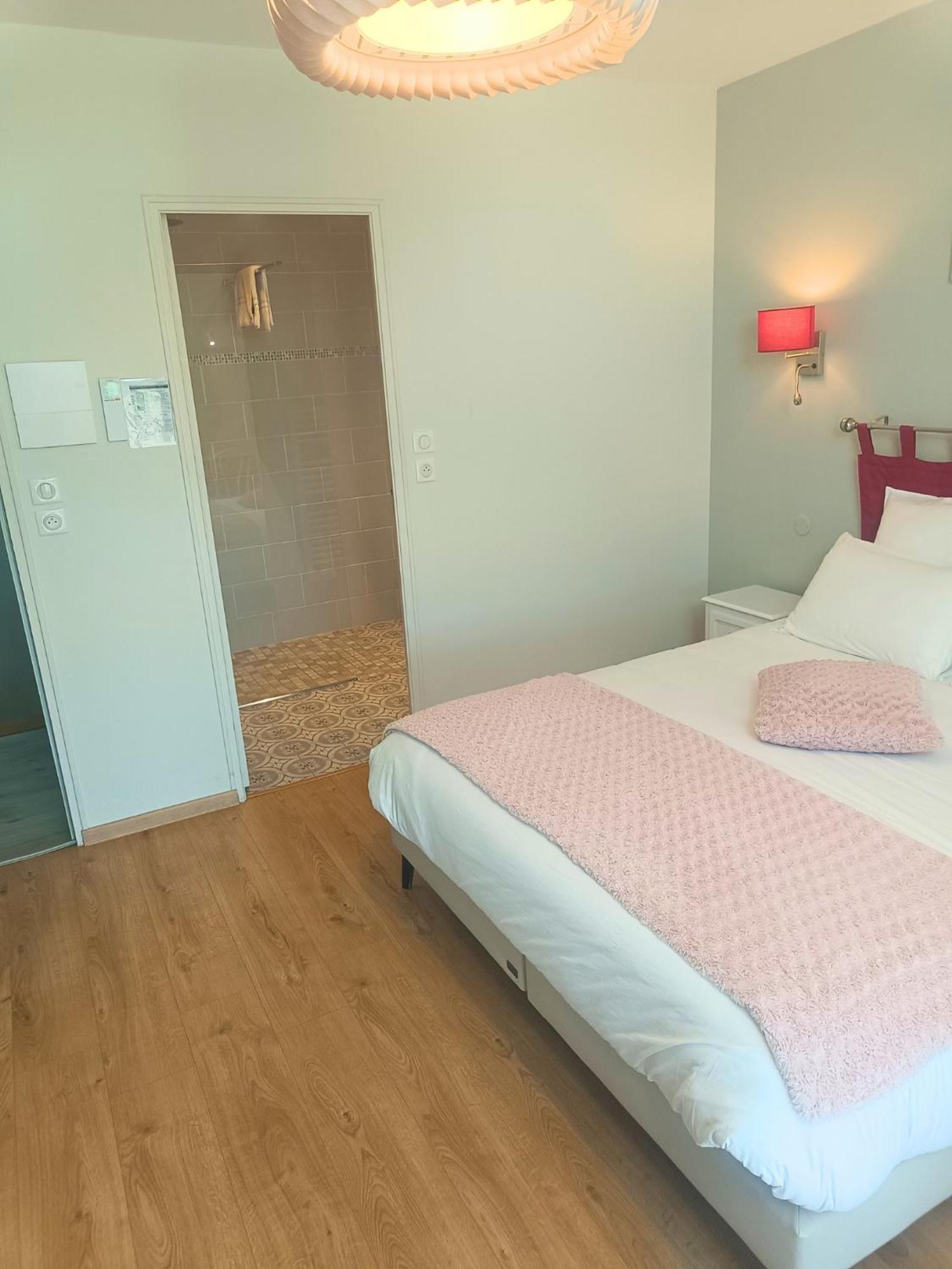 Chambre D'Hotes Le Domaine Des Hirondelles Champcenest Dış mekan fotoğraf